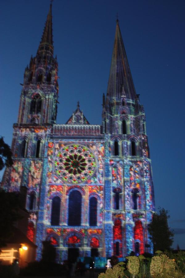 Logis L'Hôtel Chartres Buitenkant foto