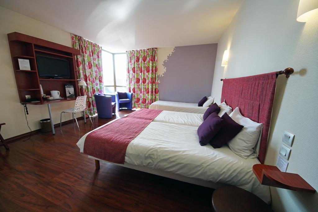 Logis L'Hôtel Chartres Kamer foto