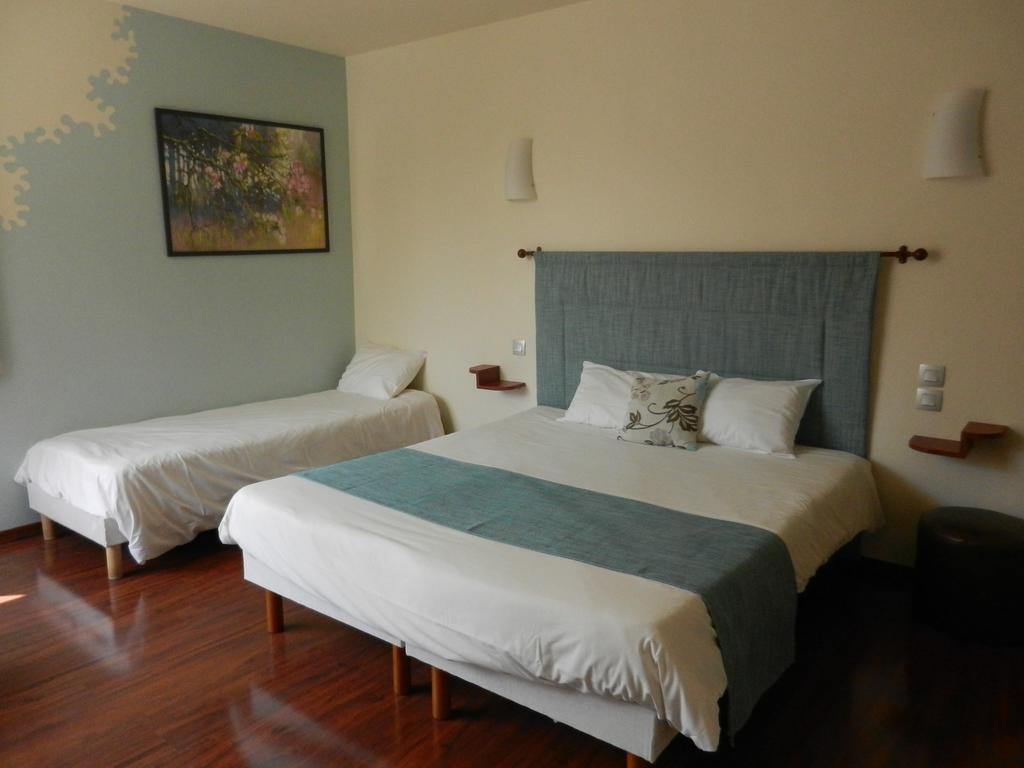 Logis L'Hôtel Chartres Kamer foto