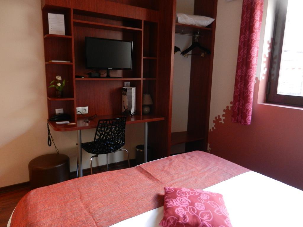 Logis L'Hôtel Chartres Kamer foto