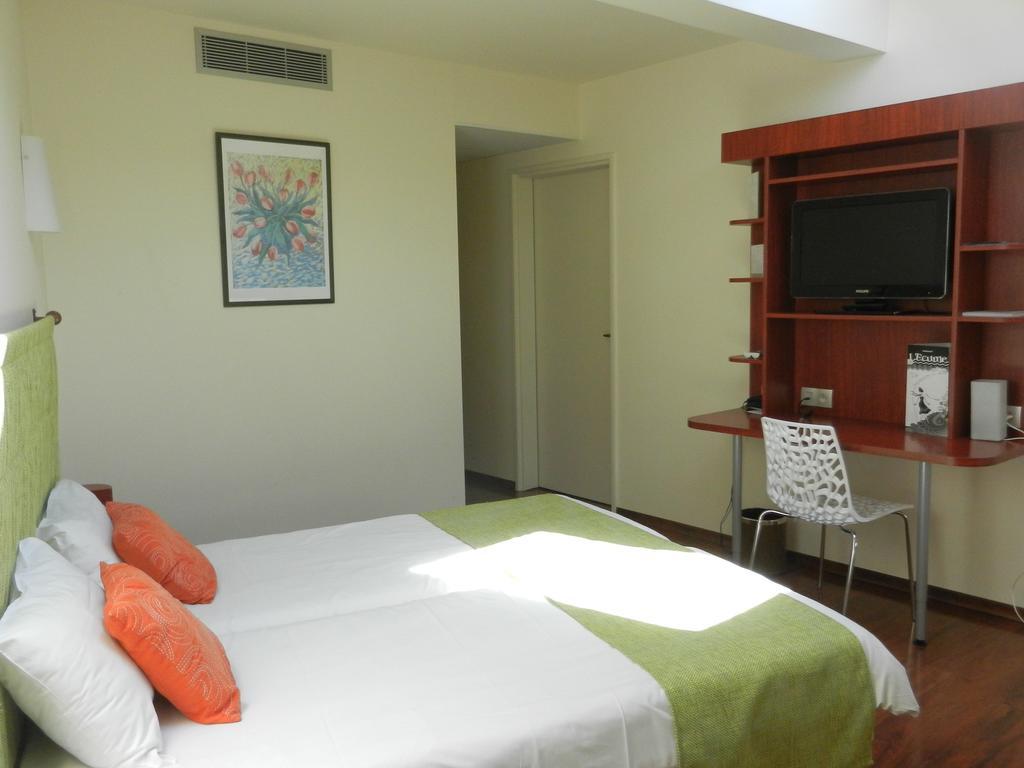 Logis L'Hôtel Chartres Kamer foto