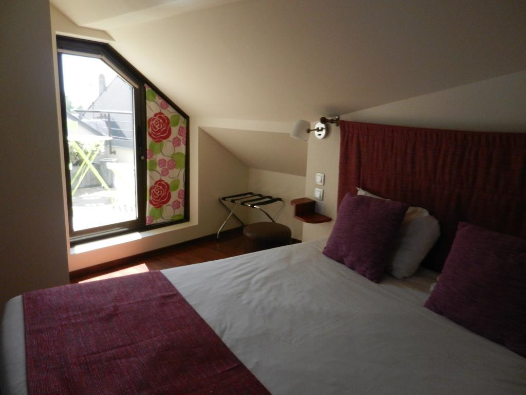 Logis L'Hôtel Chartres Kamer foto